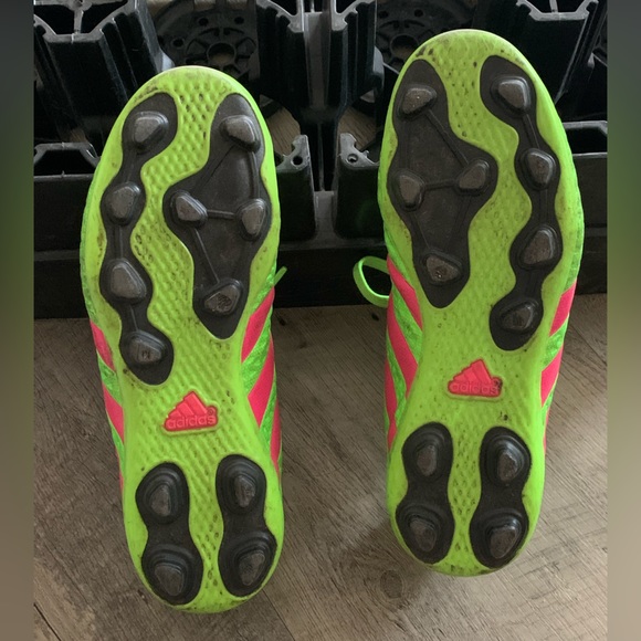 Adidas soccer cleats size 5 - Picture 3 of 3